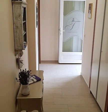 Tuenderlak Vendeghaz * 巴拉顿菲赖德