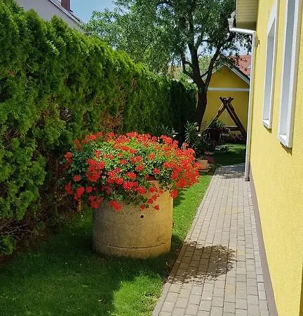 Tuenderlak Vendeghaz *