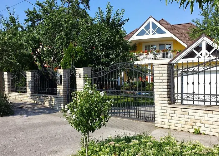 Tuenderlak Vendeghaz Apartment