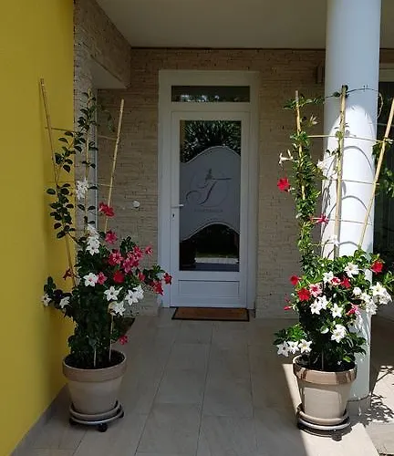 Apartment Tuenderlak Vendeghaz