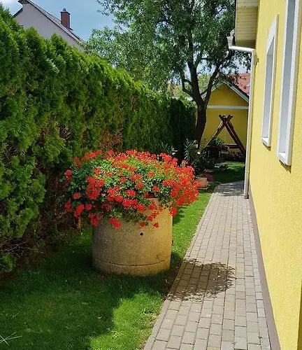 Tuenderlak Vendeghaz *