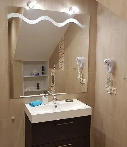 Apartment Tuenderlak Vendeghaz *